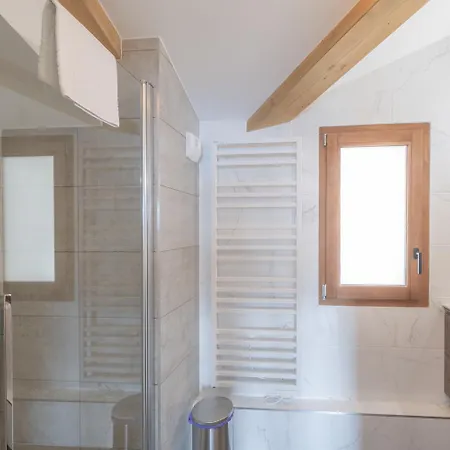 Chez Emma, Du Cachet, Dans Le Vieil Alpe *